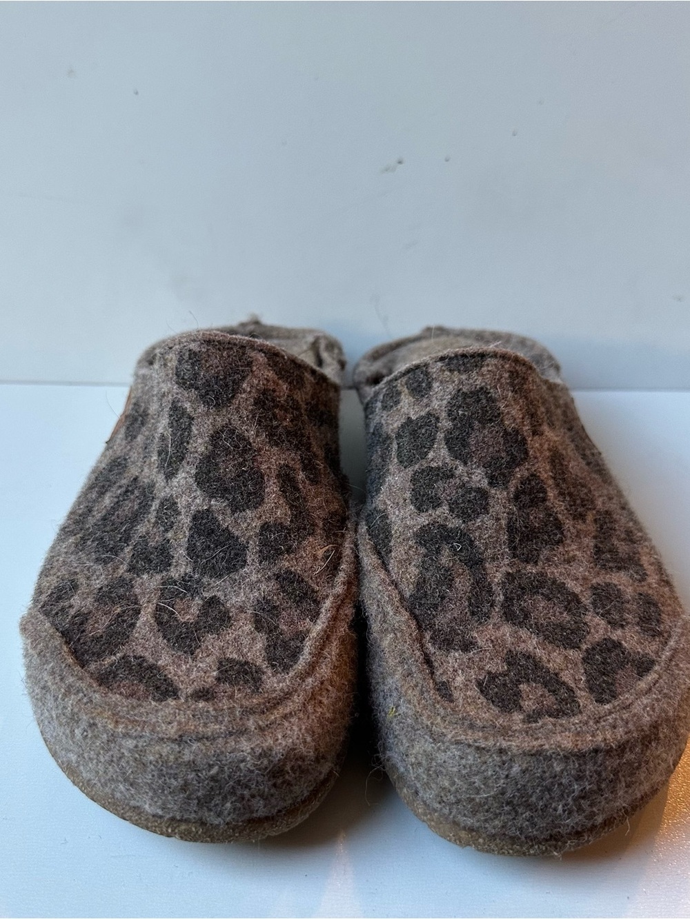 Taos Wool Clogs Slippers Shoes Women's Size 39 Brown Leopard Print Slip On
